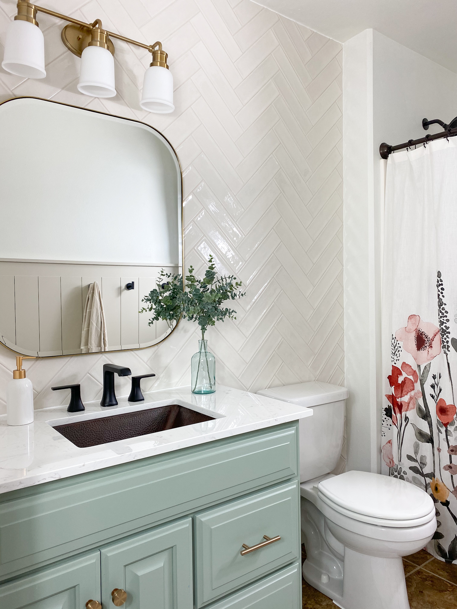 Jeffrey Court Renovation Challenge: Before and After Bathroom Reveal ...