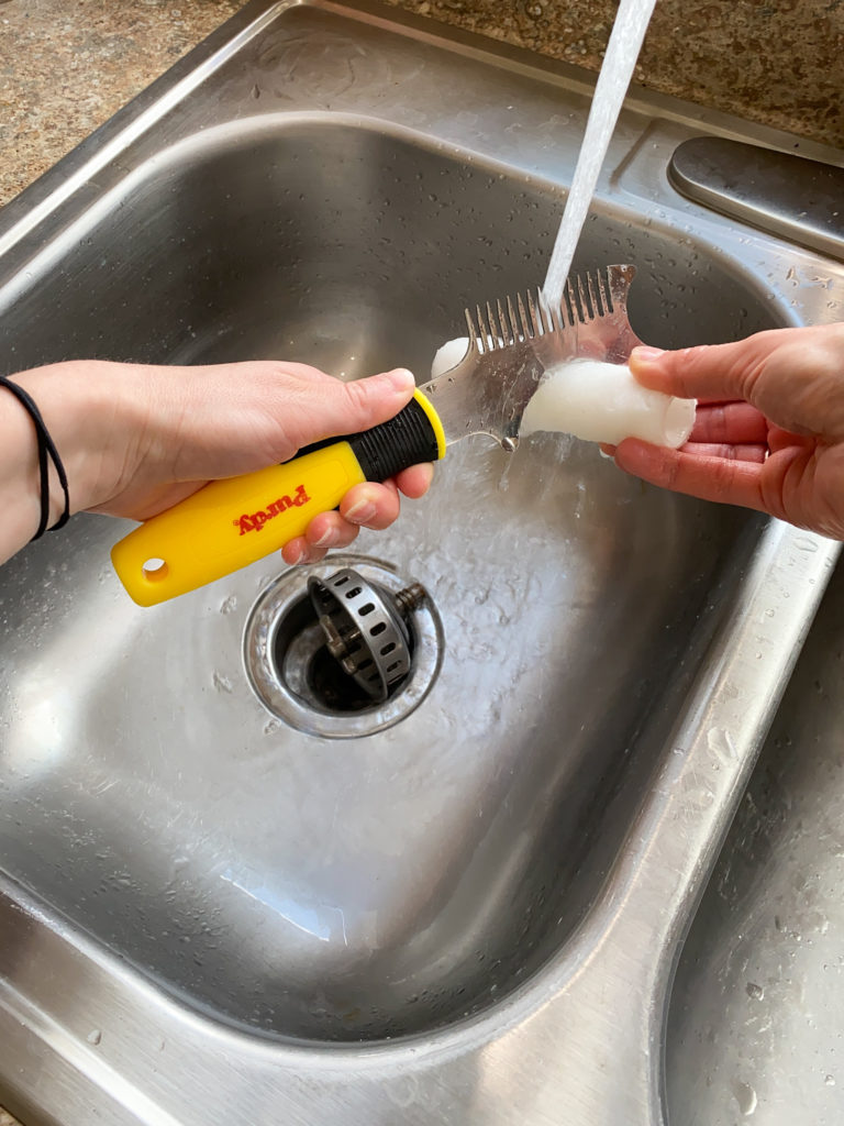 How to clean a roller in the sink